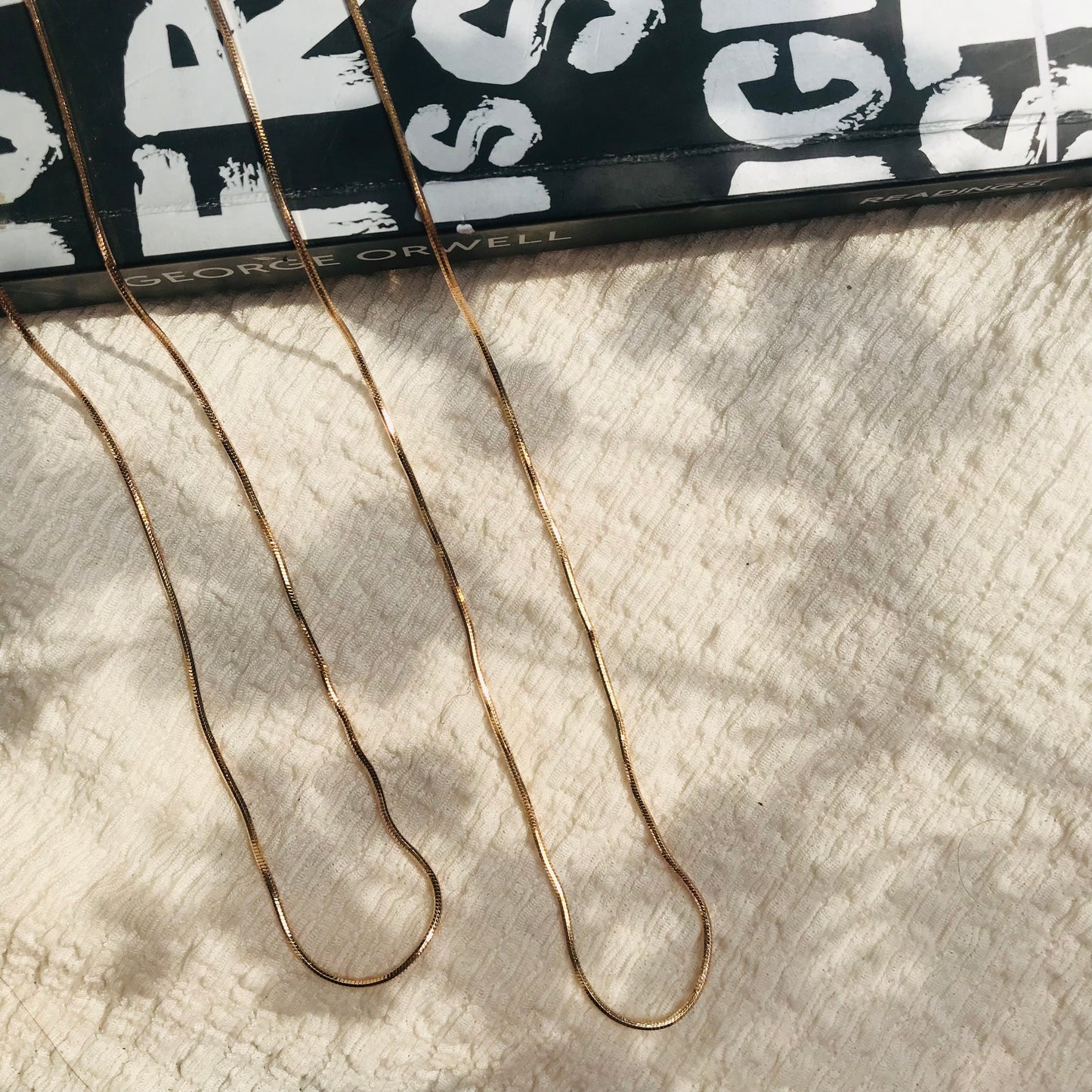 Radiant Golden Charm Neck Chain✨|Effortless Elegance for Every Occasion! 💫