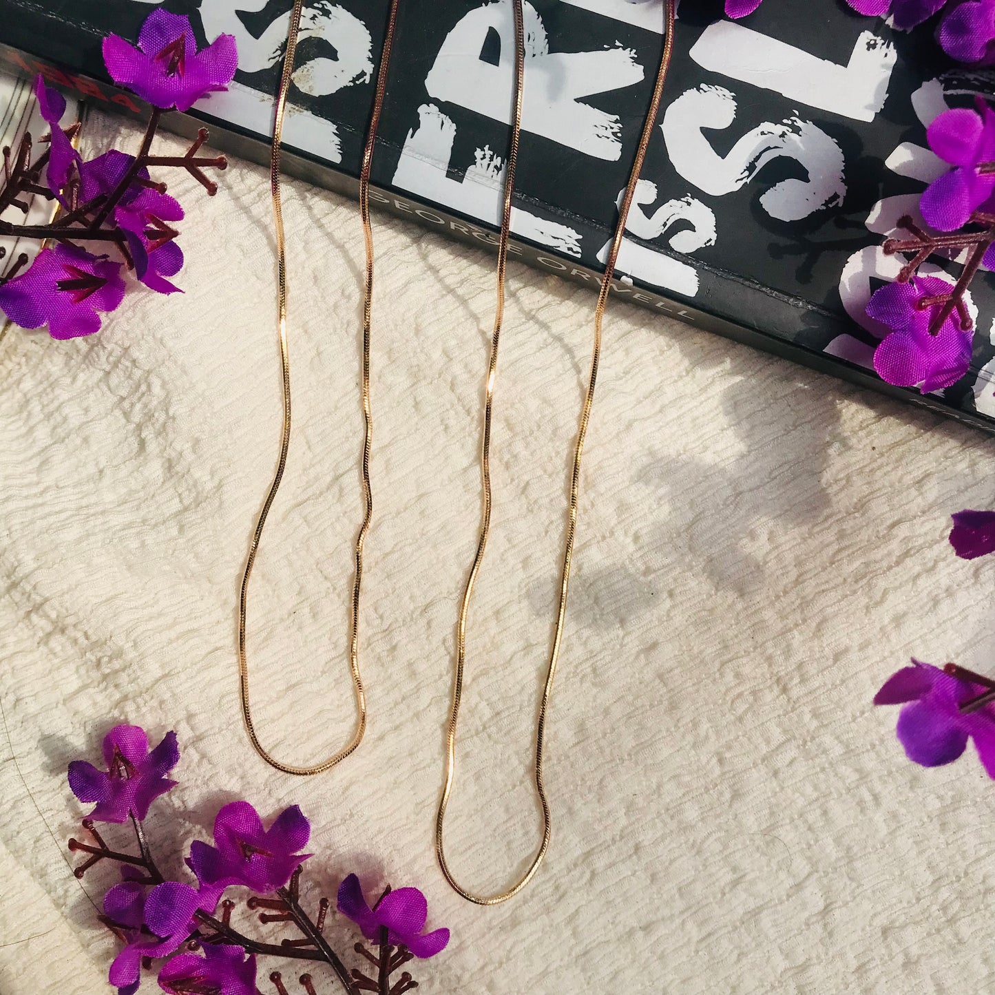 Radiant Golden Charm Neck Chain✨|Effortless Elegance for Every Occasion! 💫