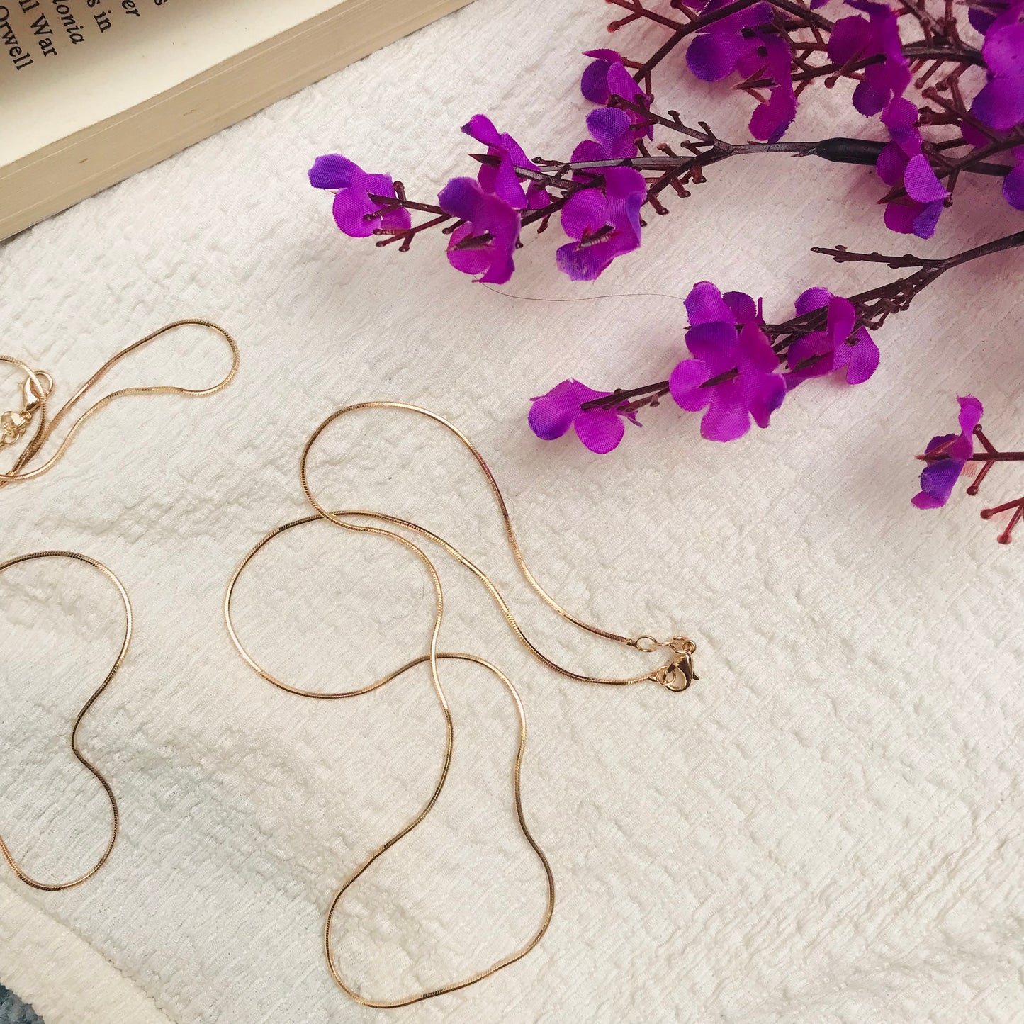 Radiant Golden Charm Neck Chain✨|Effortless Elegance for Every Occasion! 💫
